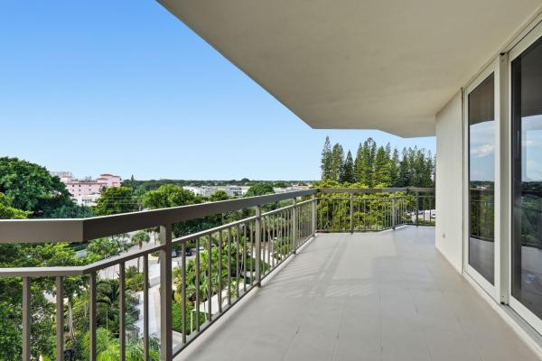 The Carlton, 901 E Camino Real #6D, Boca Raton, Florida 33432, image 2