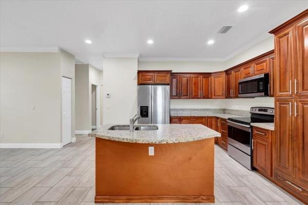 Amy Anna Park, 306 N 18th Ct ##2, Fort Pierce, Florida 34950, image 2