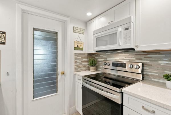 Palm Beach Leisureville, 1100 Siesta Ave, Boynton Beach, Florida 33426, image 1