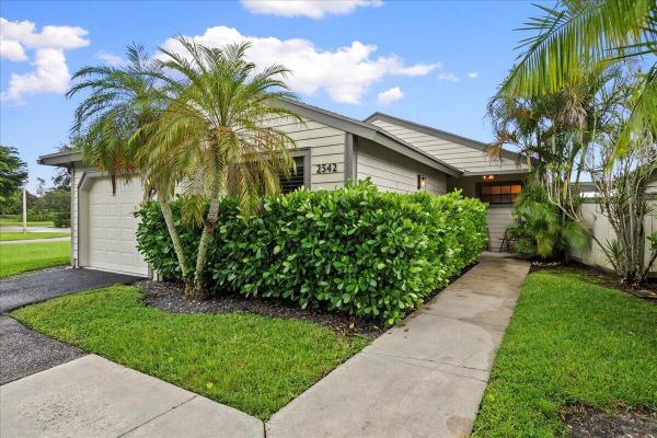 Bedford Mews At Wellington, 2542 Bedford Mews Dr, Wellington, Florida 33414, image 2