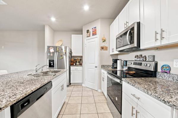 Fontana, 3570 San Bernardino Way, Palm Springs, Florida 33461, image 2