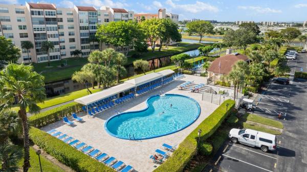 Huntington Lakes 1, 14460 Strathmore Ln #704, Delray Beach, Florida 33446, image 3