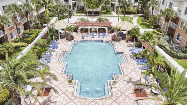 8303 Myrtlewood Cir W, Palm Beach Gardens, Florida 33418, image 1