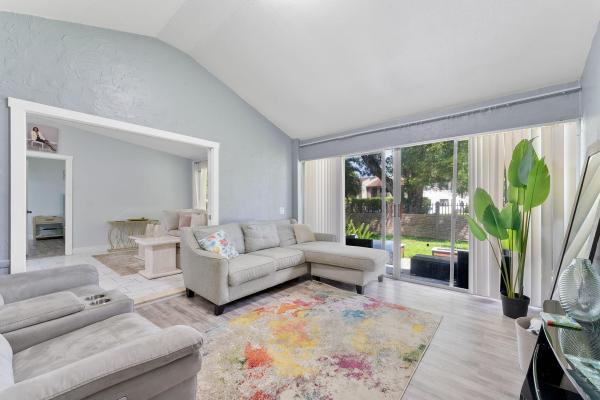Lakewood On The Green, 5380 Lakewood Cir S #B, Margate, Florida 33063, image 2