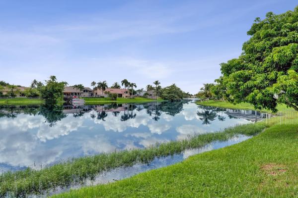 Camelot Lakes, 11340 Lake Shore Dr, Cooper City, Florida 33026, image 3