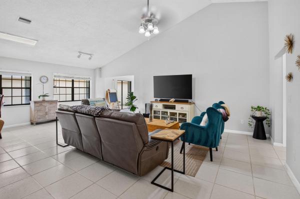 Cambridge At Aberdeen, 6851 Bitterbush Pl, Boynton Beach, Florida 33472, image 3