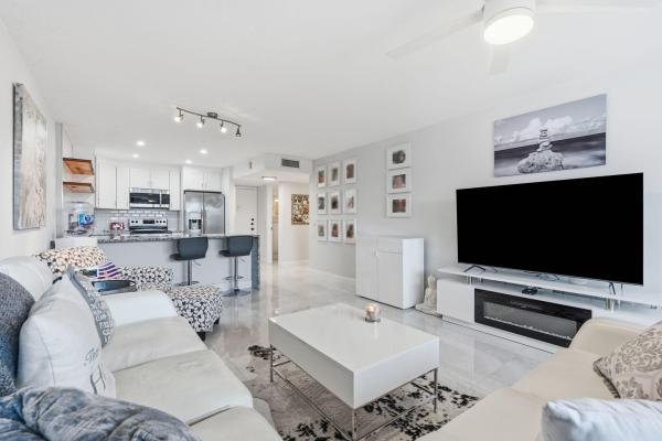 1516 S Lakeside Dr #408, Lake Worth Beach, Florida 33460, image 2