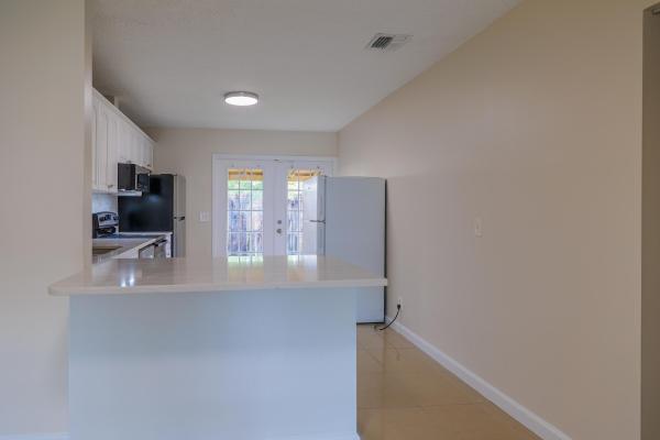 Forest Glen Townhouses, 4755 Orleans Ct #B, West Palm Beach, Florida 33415, image 3