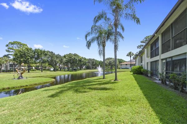 3385 Lucerne Park Dr, Greenacres, Florida 33467, image 2