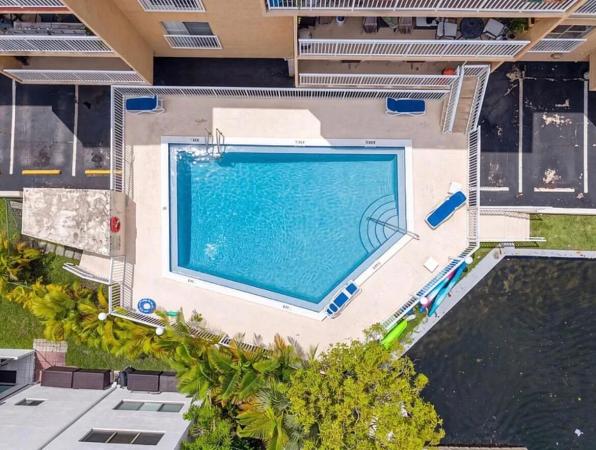 Florence, 17051 NE 35th Ave #307, North Miami Beach, Florida 33160, image 2