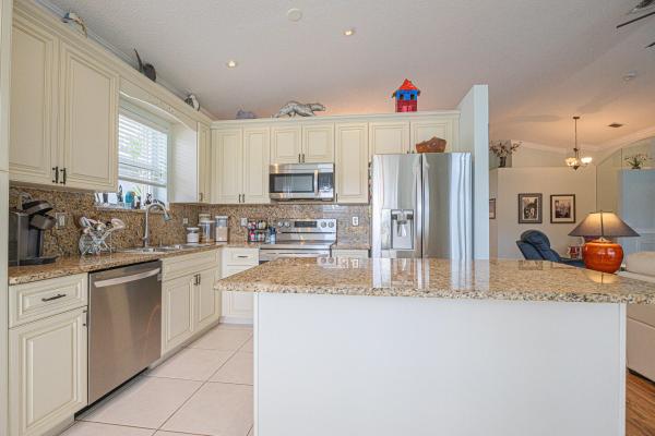 Grove Isle, 10394 Utopia Cir E, Boynton Beach, Florida 33437, image 2