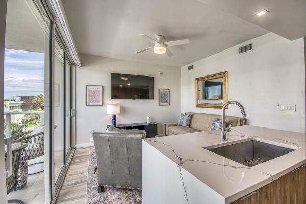 117 Lake Ave #303, Lake Worth Beach, Florida 33460, image 2