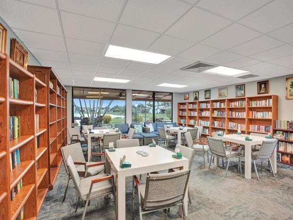 The Meadows Of Crystal Lake, 2129 SW 17th Cir, Deerfield Beach, Florida 33442, image 2