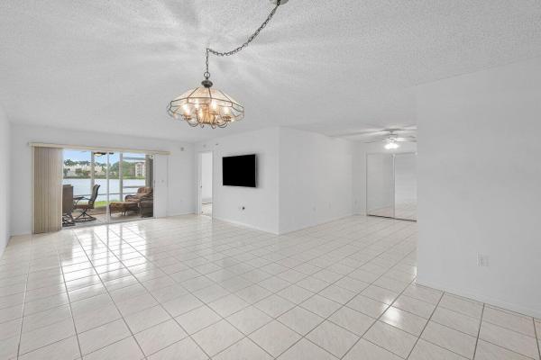 Huntington Pointe, 6112 Huntwick Ter #102, Delray Beach, Florida 33484, image 2