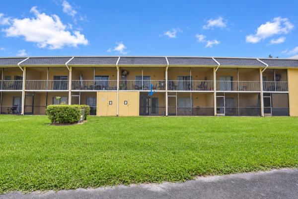 1604 Meadows Cir W, Boynton Beach, Florida 33436, image 3