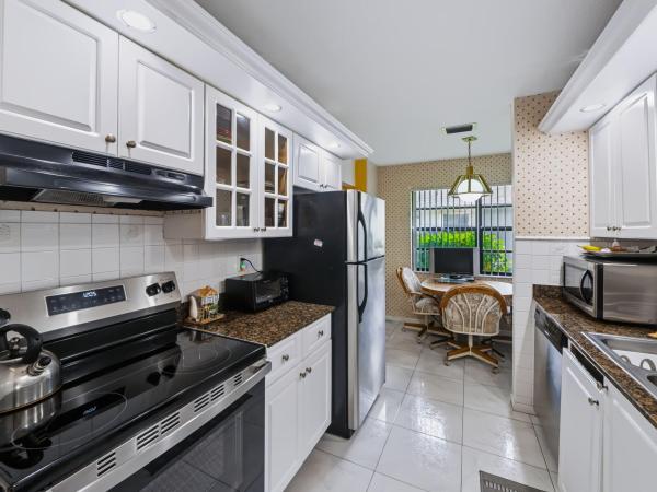 Palm Hill Villas, 4948 Regina Ct, West Palm Beach, Florida 33415, image 3