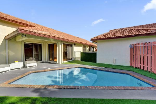 Pasadena Pool Homes At Pembroke Lakes South, 11330 SW 8th Pl, Pembroke Pines, Florida 33025, image 3
