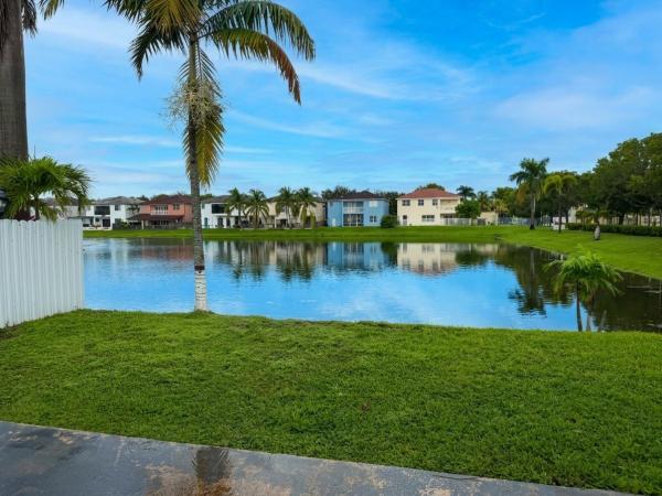 8911 NW 178th Ln, Hialeah, Florida 33018, image 2