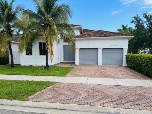 8911 NW 178th Ln, Hialeah, Florida 33018, image 1