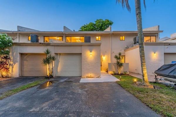 Colonial Lakes Villas Of Stirling Pointe, 4281 N 76th Ave, Davie, Florida 33328, image 1
