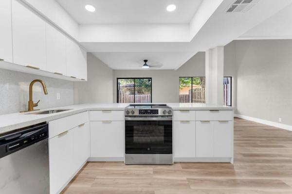 Colonial Lakes Villas Of Stirling Pointe, 4281 N 76th Ave, Davie, Florida 33328, image 3