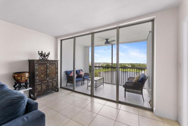 Palm-Aire Country Club 4, 3051 N Course Dr #909, Pompano Beach, Florida 33069, image 1