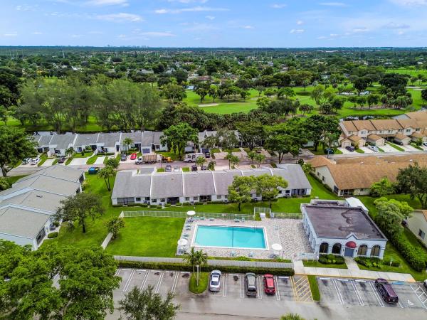 Lantern Walk, 141 Par Dr, Royal Palm Beach, Florida 33411, image 2