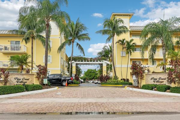 Pine Crest Village At Victoria Park, 150 NE 15th Ave #138, Fort Lauderdale, Florida 33301, image 2