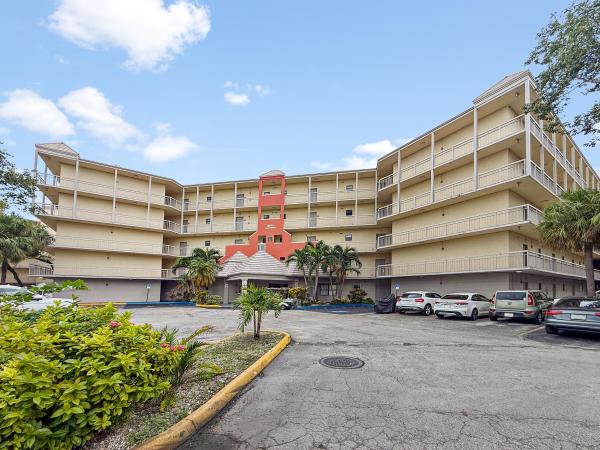 Las Vistas At Doral, 8290 Lake Dr #250, Doral, Florida 33166, image 3