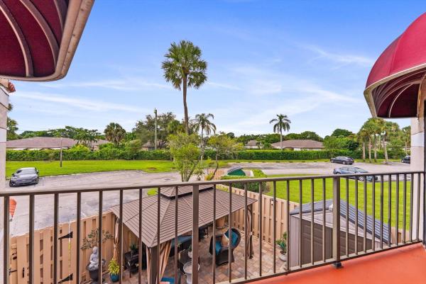 Chateau Wood, 4240 Village Dr #D, Delray Beach, Florida 33445, image 2