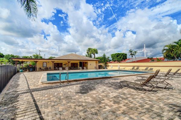 Kensington Walk, 6550 Somerset Dr #107, Boca Raton, Florida 33433, image 2