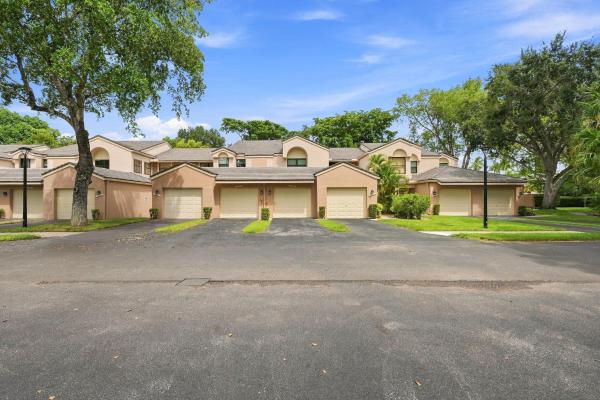 Chatham Towne At Jacaranda, 9825 NW 1st Ct, Plantation, Florida 33324, image 3