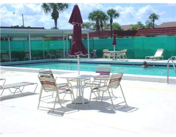 Fernley 3 At Cresthaven Townhomes, 5780 Fernley Dr W #89, West Palm Beach, Florida 33415, image 2