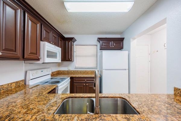 1523 Lake Crystal Dr #E, West Palm Beach, Florida 33411, image 3