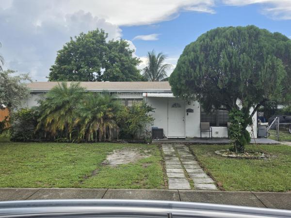 1280 NE 214th St, Unincorporated Dade County, Florida 33179, image 1