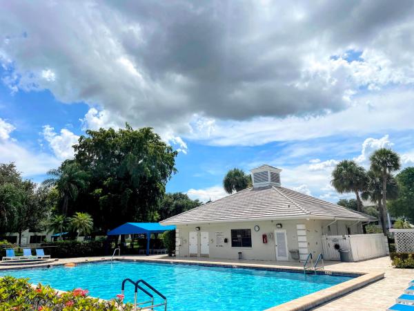 Whitehall 2 Of Pine Island Ridge, 1721 Whitehall Dr #303, Davie, Florida 33324, image 2