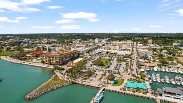 Morningside Palm Breezes Club, 9509 Silver Sands Ln, Fort Pierce, Florida 34945, image 2