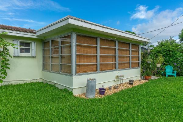 Lyndon Lanes, 1318 Cardinal Ln, Lantana, Florida 33462, image 1