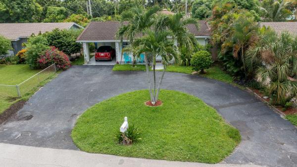 Lyndon Lanes, 1318 Cardinal Ln, Lantana, Florida 33462, image 3