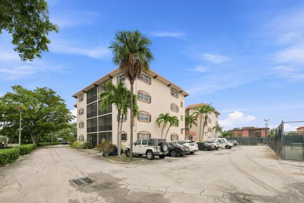 610 Tennis Club Dr #305, Wilton Manors, Florida 33311, image 3