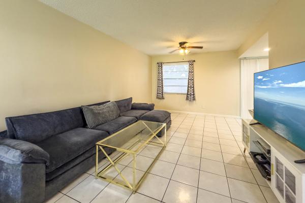 Pinehurst Gardens Townhouses, 4330 Lilac St #K, Palm Beach Gardens, Florida 33410, image 3