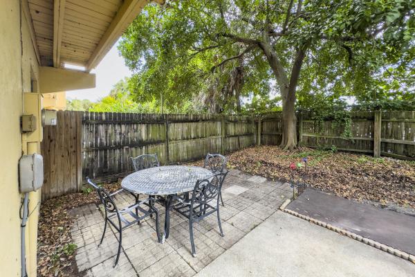Pinehurst Gardens Townhouses, 4330 Lilac St #K, Palm Beach Gardens, Florida 33410, image 2