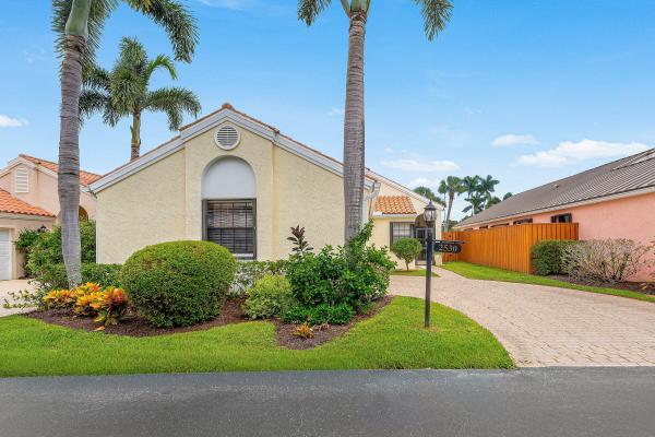La Lique At Crystal Pointe, 2530 La Lique Cir, Palm Beach Gardens, Florida 33410, image 2