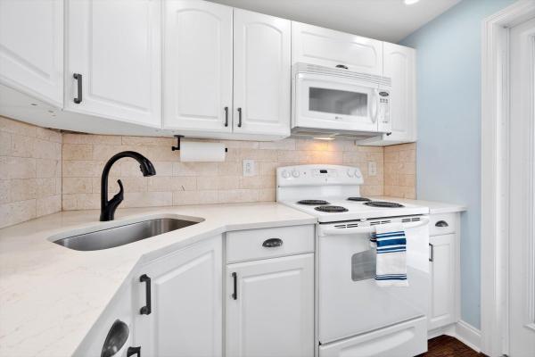 Petunia Gardens, 5171 W Oakland Park Blvd #204, Lauderdale Lakes, Florida 33313, image 2