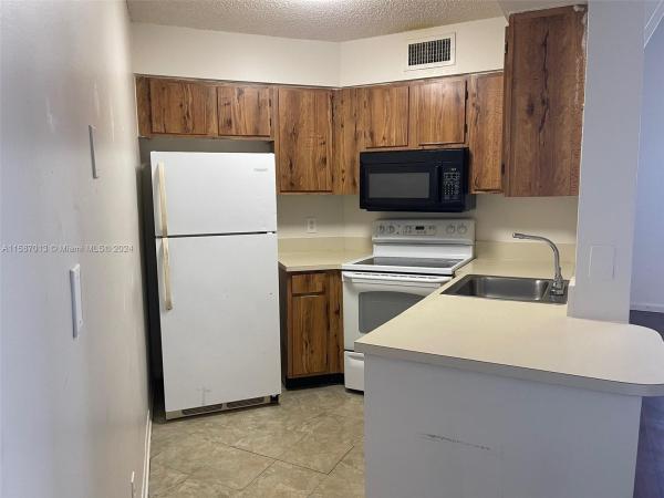 Lake Pointe, 212 Lake Pointe Dr #313, Oakland Park, Florida 33309, image 3