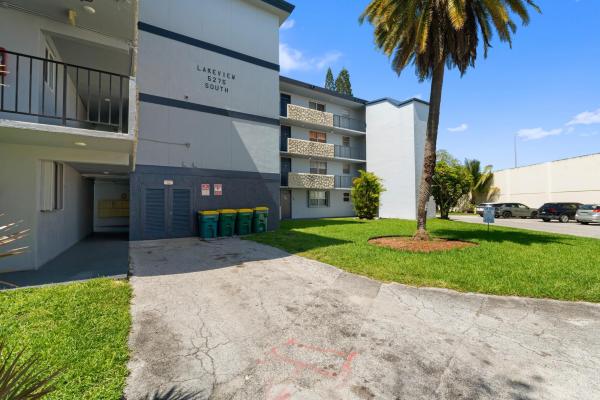 Lakeview South, 5275 NW 10th Ct #305, Plantation, Florida 33313, image 1