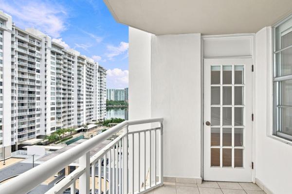 Del Prado South, 18021 Biscayne Blvd #901-2, Aventura, Florida 33160, image 1