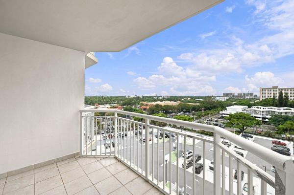 Del Prado South, 18021 Biscayne Blvd #901-2, Aventura, Florida 33160, image 2
