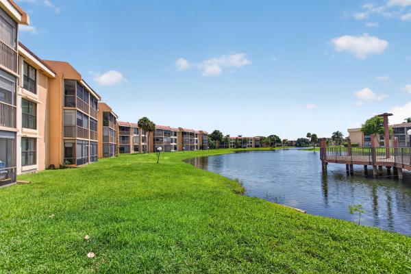 5626 Coral Lake Dr #302, Coconut Creek, Florida 33063, image 2