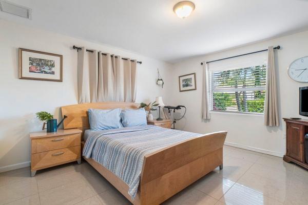 Lake Worth Town, 1114 S M St, Lake Worth Beach, Florida 33460, image 2